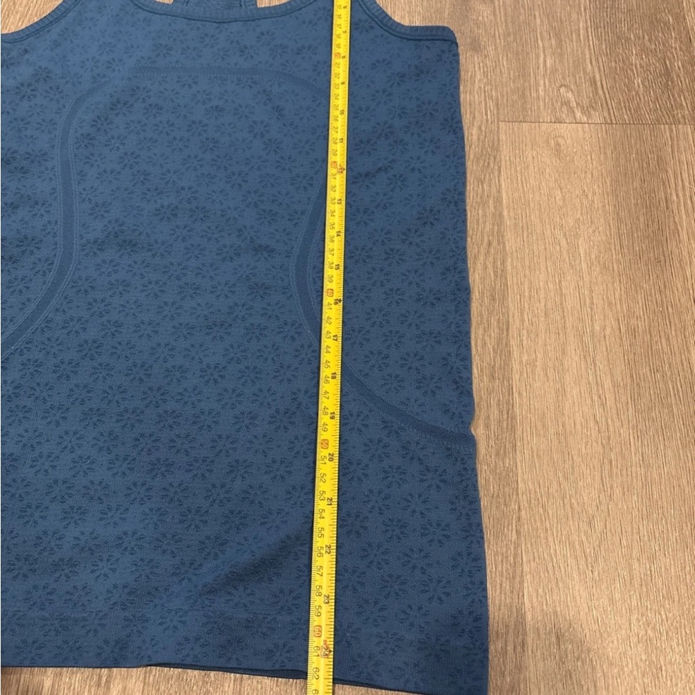 lululemon blue floral tank Top - Picture 7 of 7